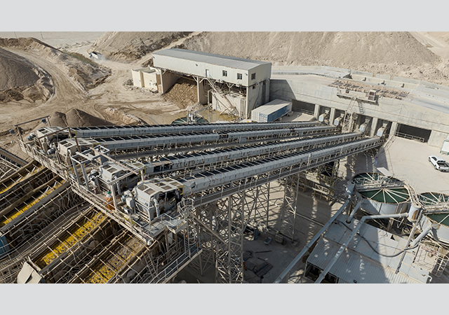 New rinsing screens and an updated dewatering screen have been installed for two of the lines at Qatar Primary Materials Company’s sand washing facilities.